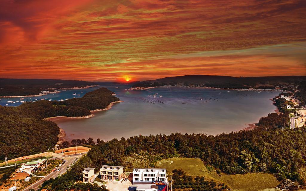 Yeosu Blooming Pension Экстерьер фото