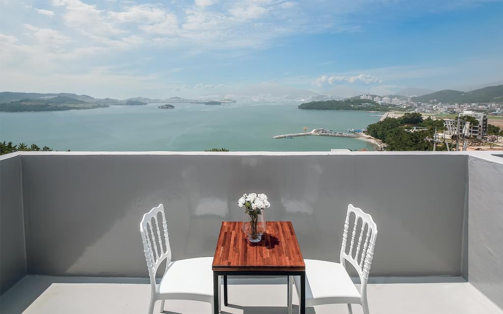 Yeosu Blooming Pension Экстерьер фото